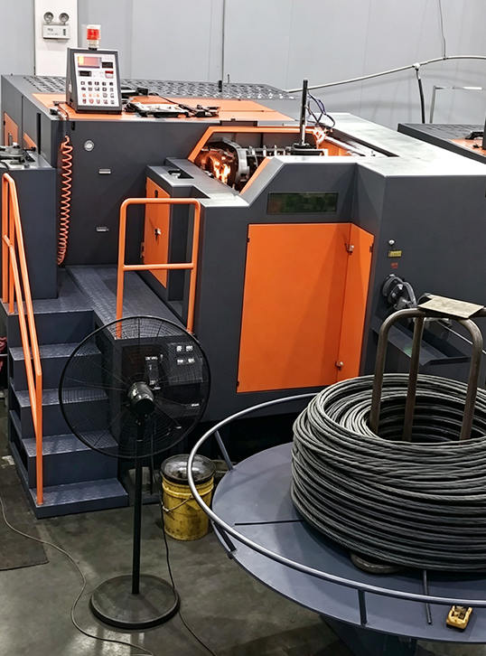 Máquina formadora multiposición