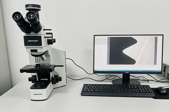 Microscopio metalográfico